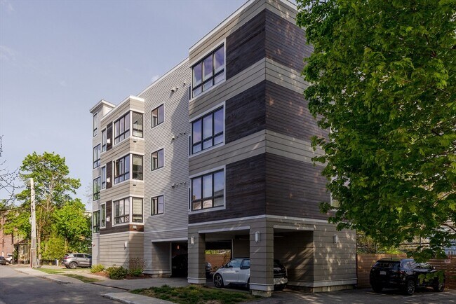 Building Photo - 60 Cameron St