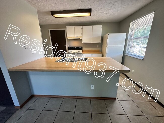 Building Photo - 2 Bed 1 Bath