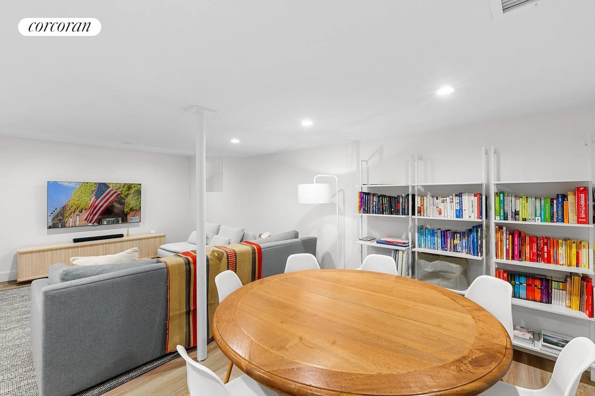 Building Photo - 55 Archibald Way
