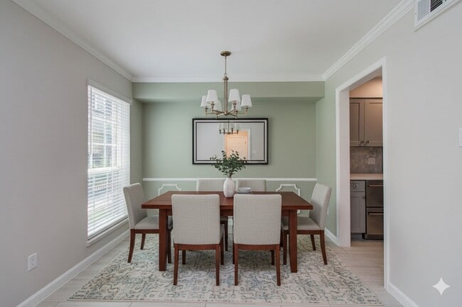 Building Photo - 355 N Post Oak Ln