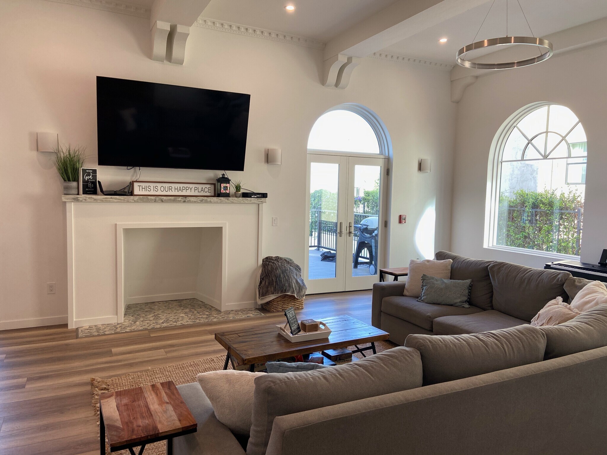 Building Photo - 626 Landfair Ave.