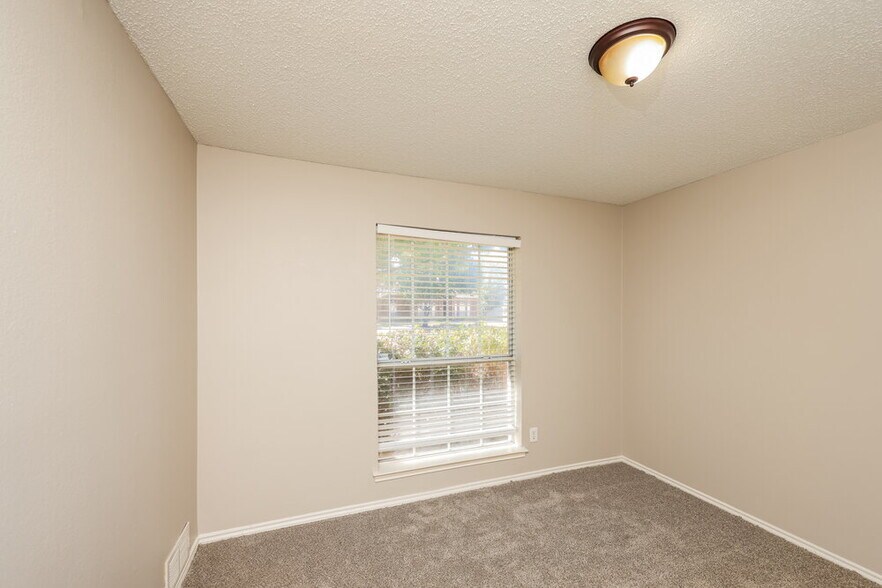 Building Photo - 1357 Meadow Creek Dr