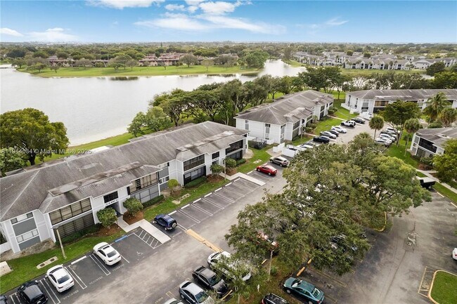 Building Photo - 9719 Hammocks Blvd