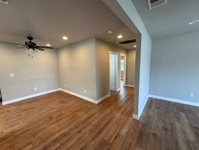 Building Photo - 144 Primrose Ave