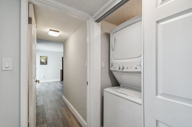 Building Photo - 2413 Bayshore Blvd
