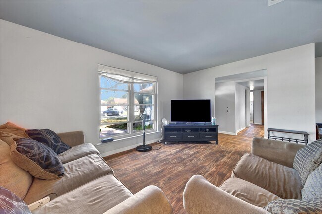 Building Photo - 1559 Diplomat Way