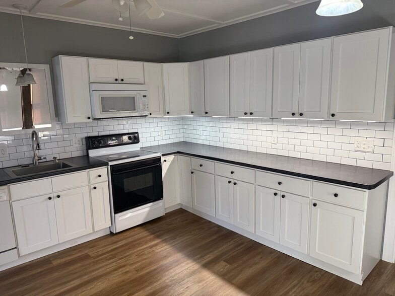 Primary Photo - 46 S Main St