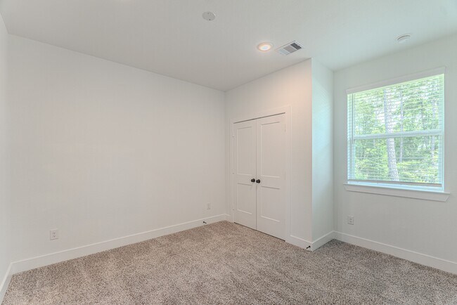 Building Photo - 152 Red Cascade Trl