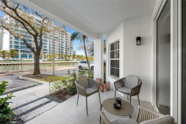 Building Photo - 3255 NE 184th St