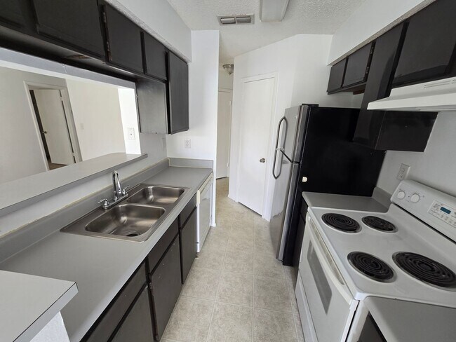 Building Photo - Charming One Bedroom for Rent in Tampa!