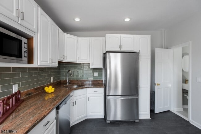 Building Photo - 108 Thomas St