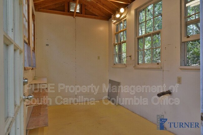 Building Photo - 801 Laurel Hill Ln