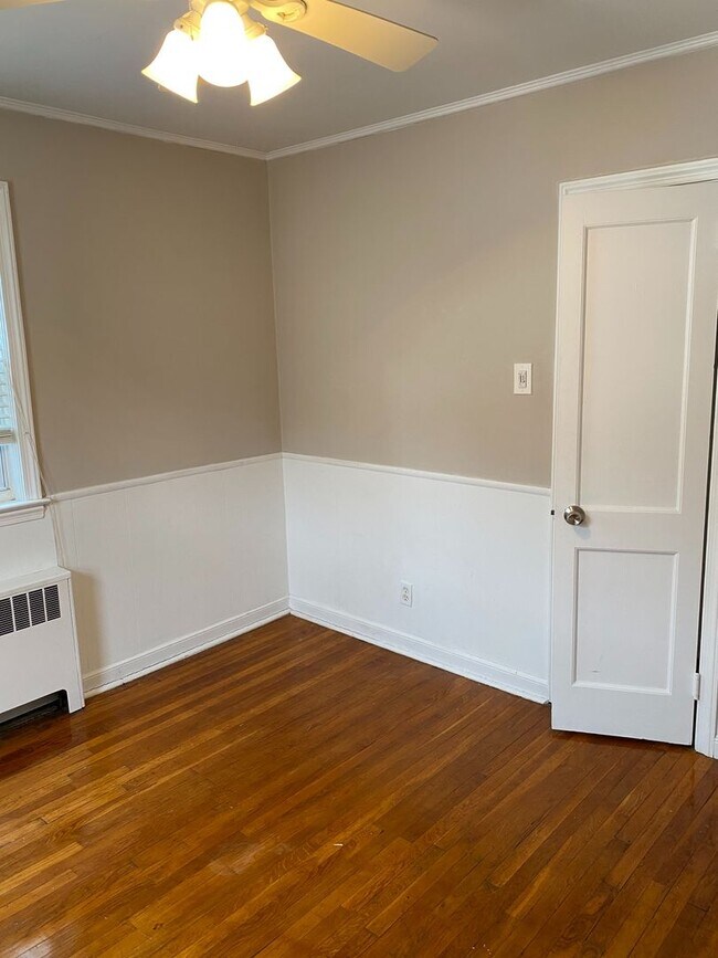 Building Photo - Gorgeous 3-Bedroom Townhouse in Ardmore! Available mid-September!