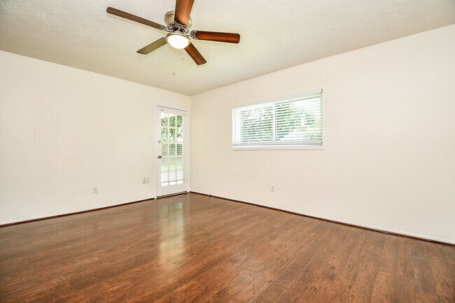 Building Photo - 16823 Cobble Ridge Dr