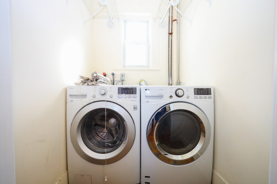 Building Photo - 422 Trapelo Rd