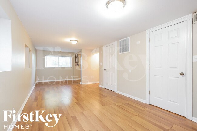 Building Photo - 122 E Lincoln Ave