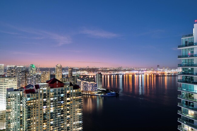 Building Photo - 1300 Brickell Bay Dr