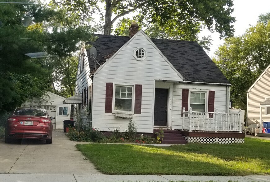 Primary Photo - 821 Stanley St