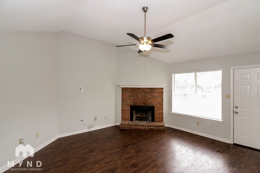 Building Photo - 6354 Amanda Oaks Cir N