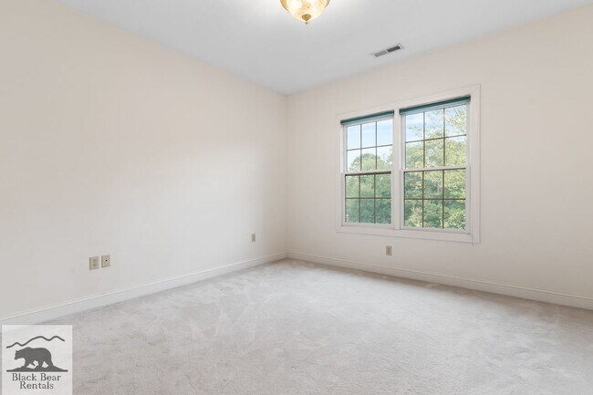 Building Photo - South AVL - Grand Residence in The Cotswol...