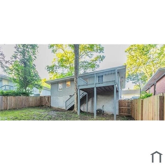 Building Photo - Spring