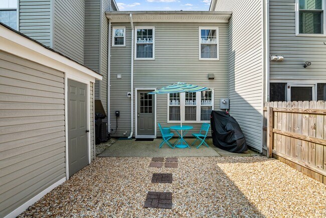 Building Photo - Furnished Townhome in VB