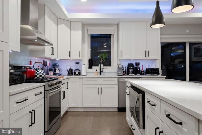 Building Photo - 1121 Earl St