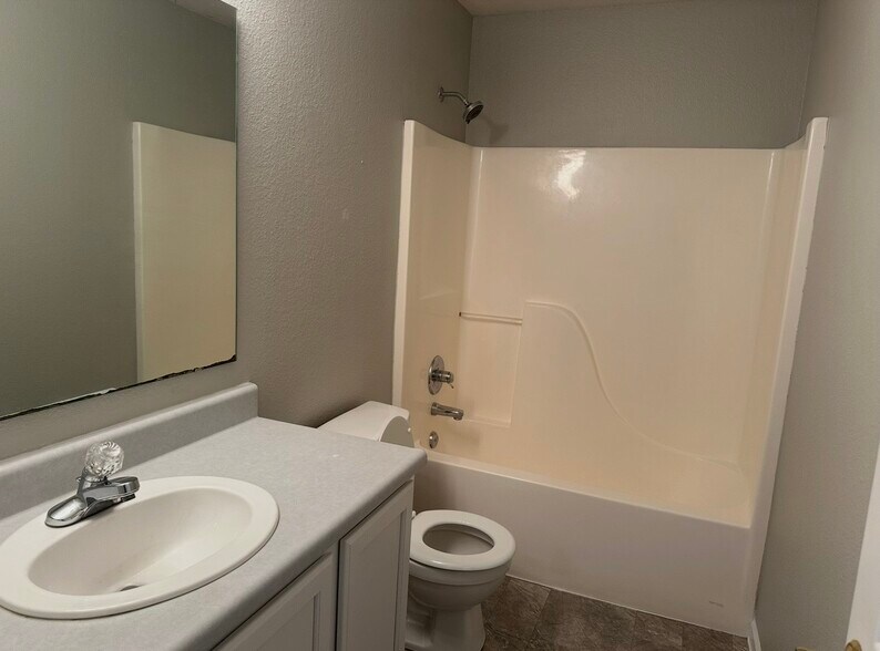 Building Photo - 543 Murphy Ln