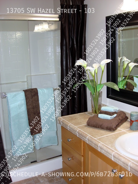 Building Photo - 13705 SW Hazel St