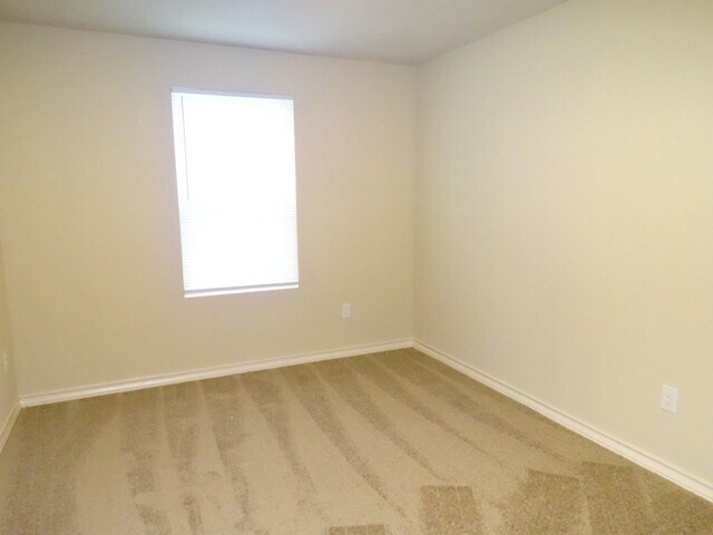 Building Photo - 7010 Lakeview Dr.