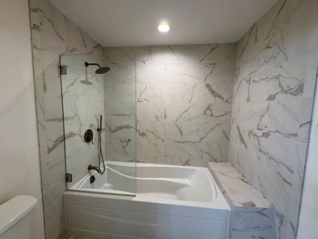 Building Photo - Beautiful single level townhome in Pleasant Hill with 2 car attached garage!