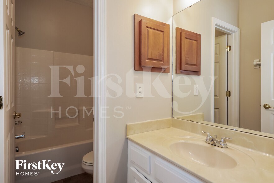 Building Photo - 1559 Majestic View Ln