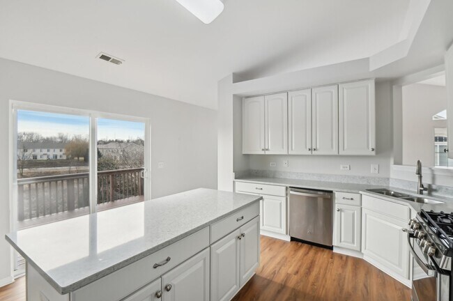 Building Photo - 2333 Summerlin Dr