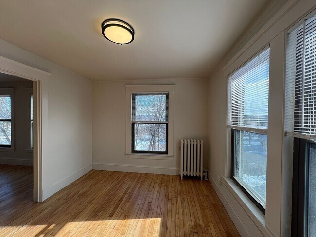 Building Photo - 248 N Main St