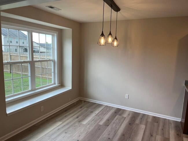 Building Photo - 60 Alligator Dr