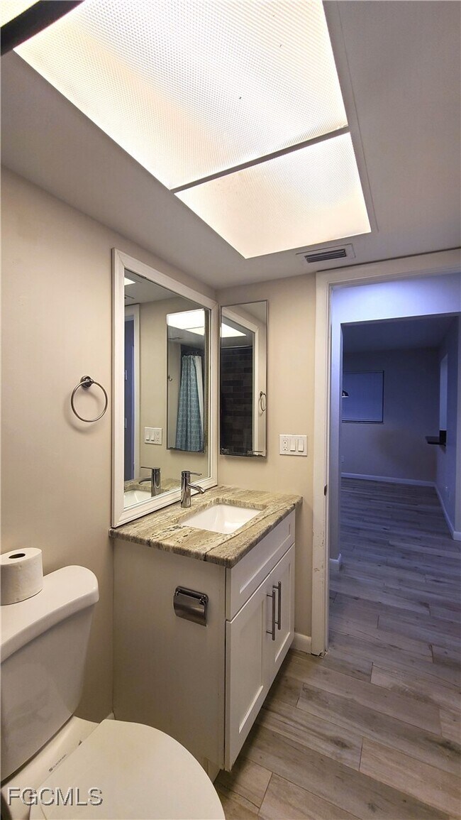 Building Photo - 930 SW 47th Terrace