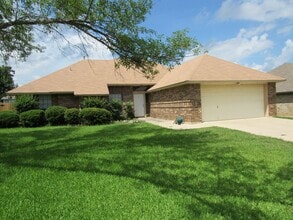 Building Photo - 1815 Diana Ln