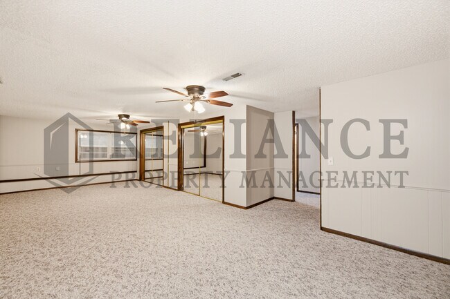 Building Photo - 428 Peach Tree Ln