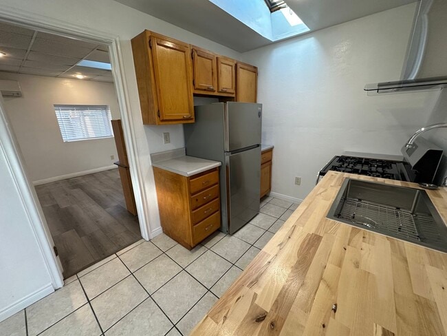 Building Photo - Beautifully remodeled 1-bed 1-bath centrally located in Artesia, CA