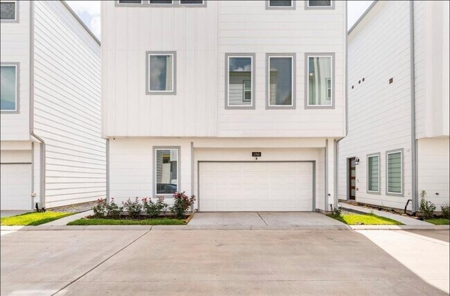 Building Photo - 1740 Cove Cres Ct
