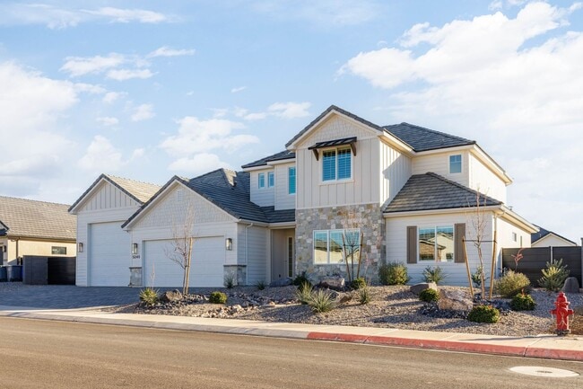 Building Photo - 6 bed / 4 bath / 3 car garage custom home in Pecan Valley