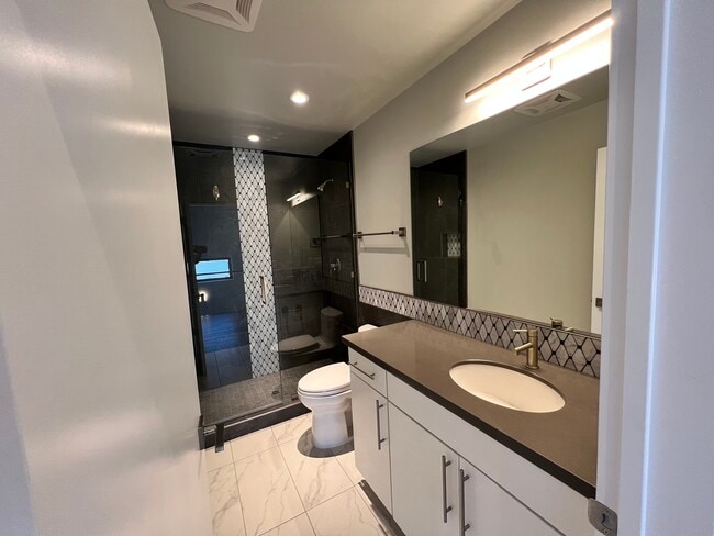 Building Photo - 100 High St