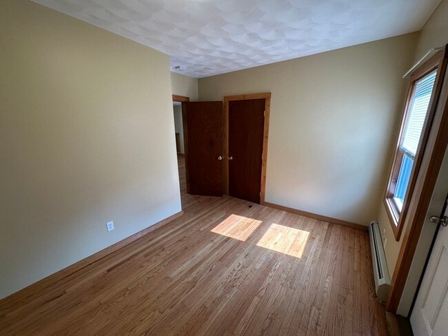 Building Photo - 106 Tuttle St