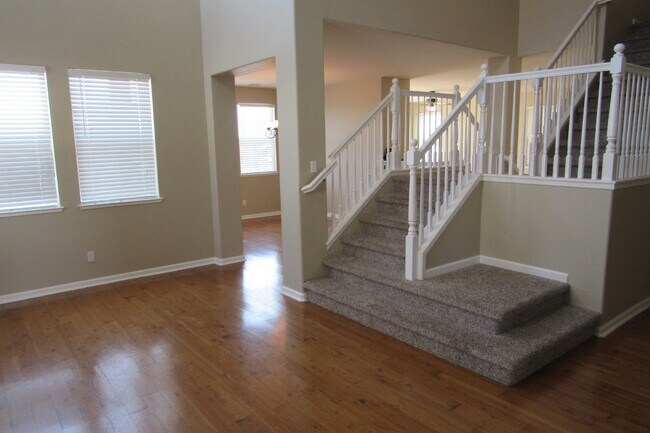 Building Photo - Beautiful Deer Ridge 4 Bed, 3 Bath Brentwood Home