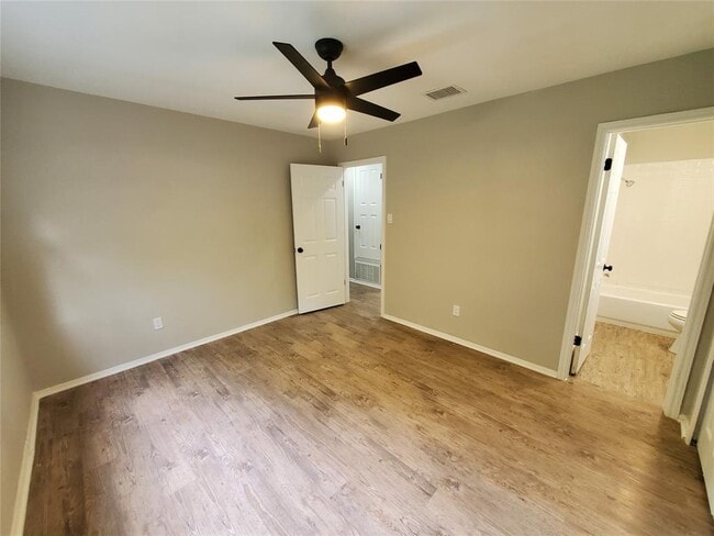Building Photo - 1903 Golden Pheasant Dr