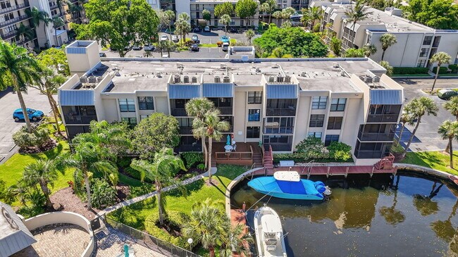 Building Photo - 11 Royal Palm Way
