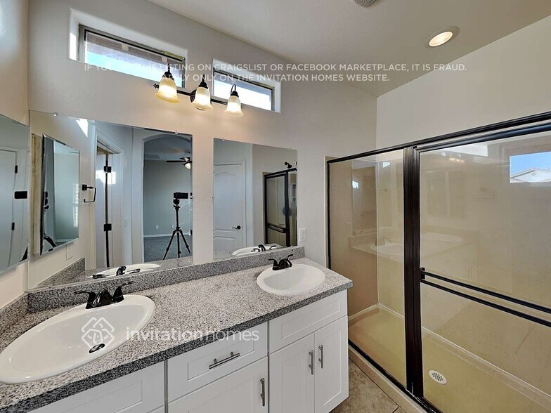 Building Photo - 14541 W Maui Ln