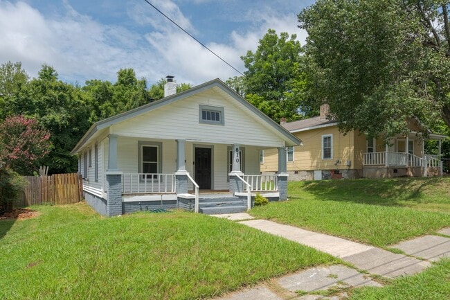 Building Photo - Cozy 3-Bedroom Home with Classic Charm in ...