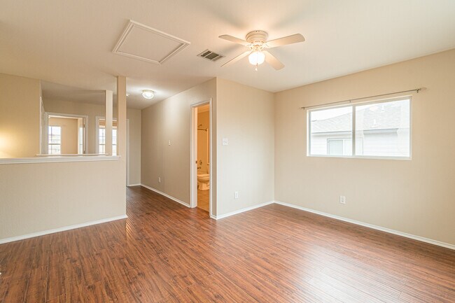 Building Photo - 137 Weeping Way