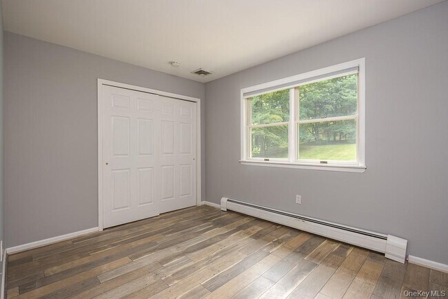 Building Photo - 5 Sherwood Farms Ct